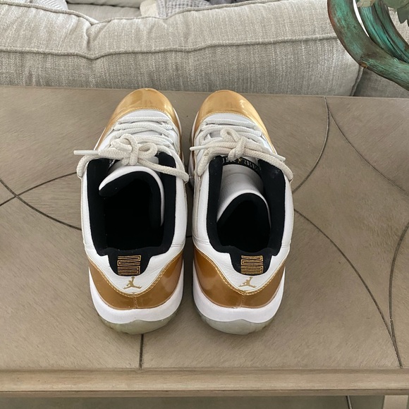 Air Jordan 11 Retro Low Closing Ceremony - Picture 2 of 5
